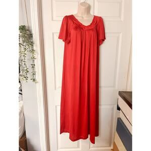 Vintage Shadowline Nylon Nightgown M Medium Red short Sleeve Silky Lace Sweep
